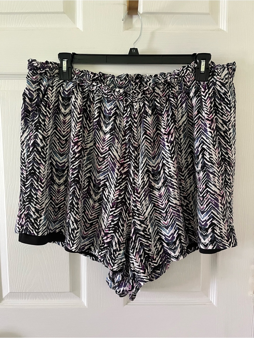 Torrid Stretchy Shorts – Black, White & Purple Pattern